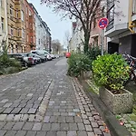 Fewokoko-privat Zentral Lorettoviertel Rheinufer Altstadt Messe Landtag Koenigsallee Apartment
