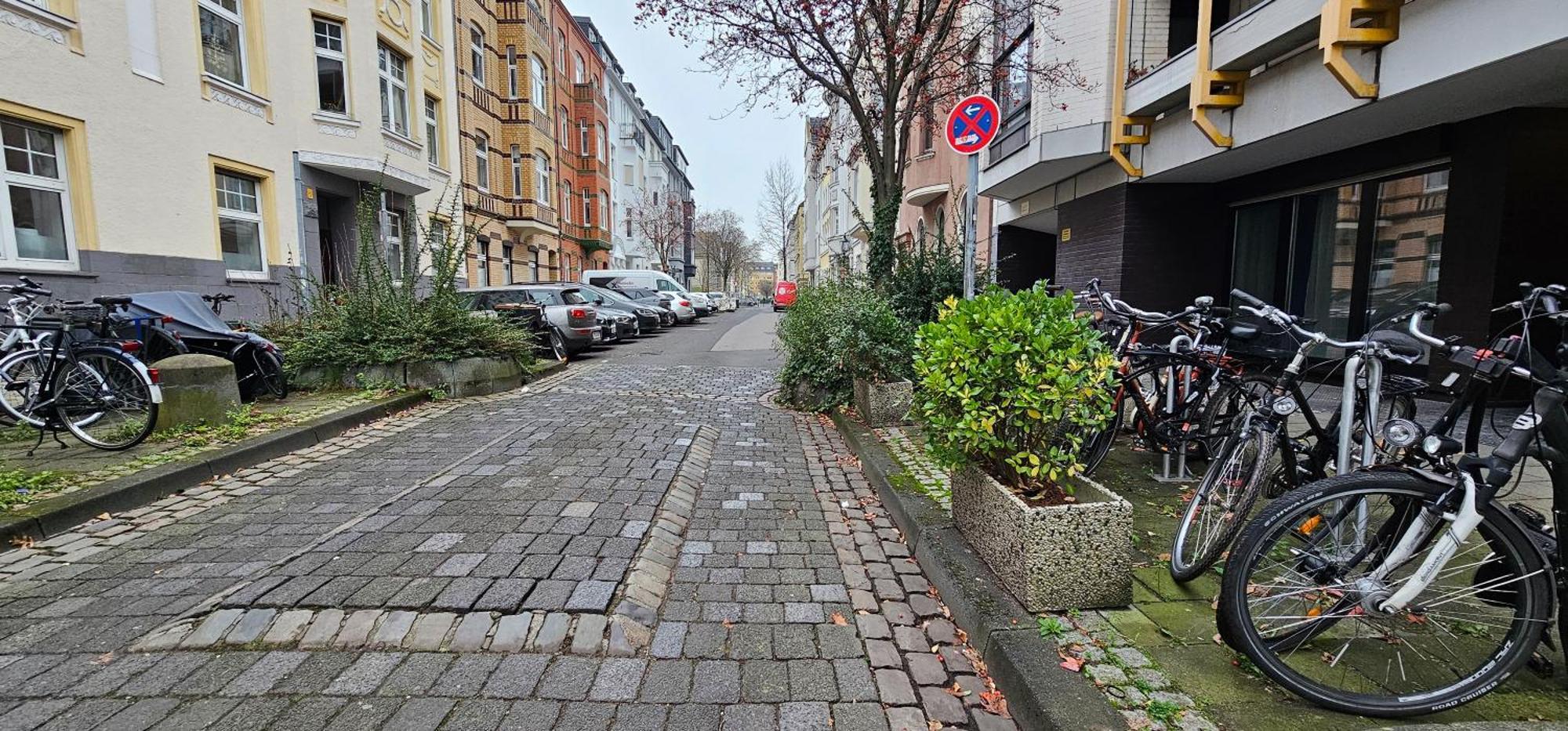 Fewokoko-privat Zentral Lorettoviertel Rheinufer Altstadt Messe Landtag Koenigsallee Apartment